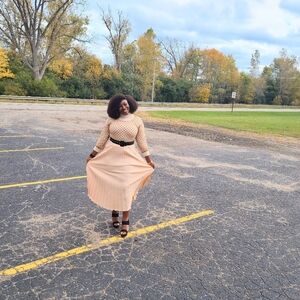 skirt.pleated.cream color.elastic waist.thick fabric.worn twice.. good as new.